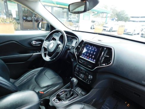 Used 2019 Jeep Cherokee Limited image 25
