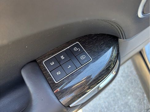 Used 2016 Land Rover Range Rover Sport HSE image 25