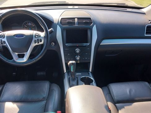 Used 2014 Ford Explorer XLT image 11