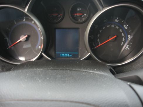 Used 2014 Chevrolet Cruze LT image 10