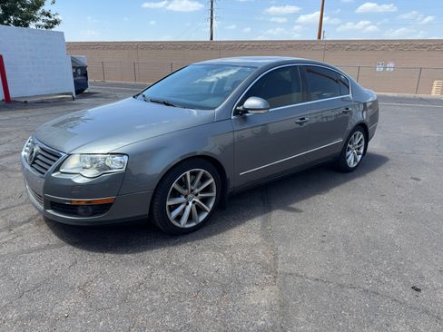 Used 2006 Volkswagen Passat VR6 AWD/4WD image 2