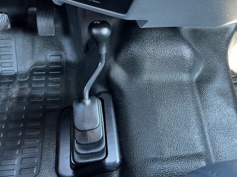 Used 2011 Ford F250 4x4 SuperCab Super Duty image 10