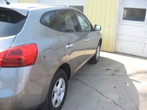 Used 2010 Nissan Rogue image 4