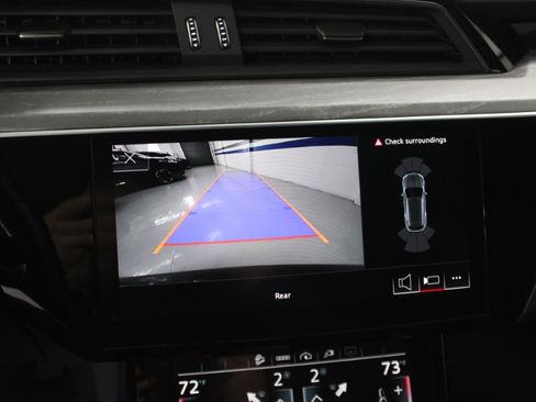 Used 2024 Audi Q8 e-tron Premium image 25