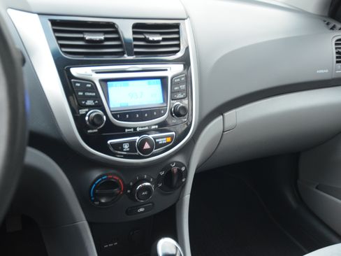 Used 2013 Hyundai Accent SE image 15