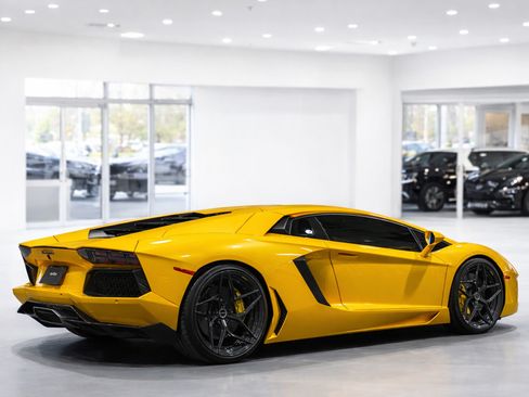 Used 2015 Lamborghini Aventador LP 700-4 image 2