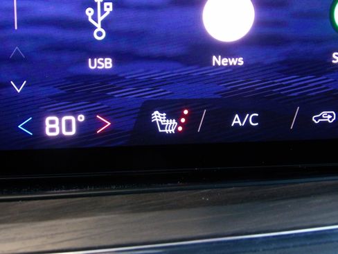 Used 2025 Chevrolet Suburban Z71 image 3