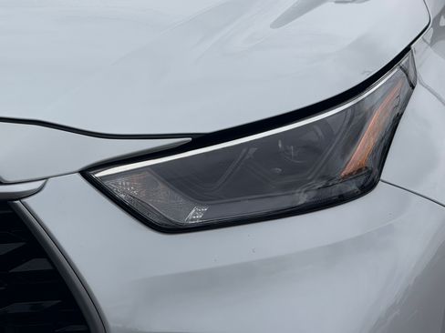 Used 2022 Toyota Highlander XLE image 24