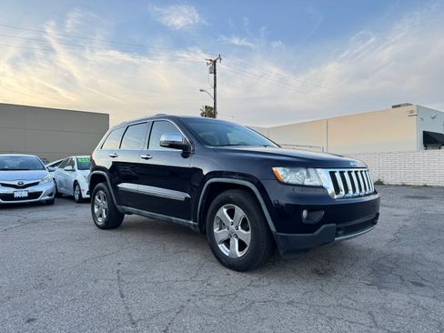 Used 2011 Jeep Grand Cherokee Limited image 10