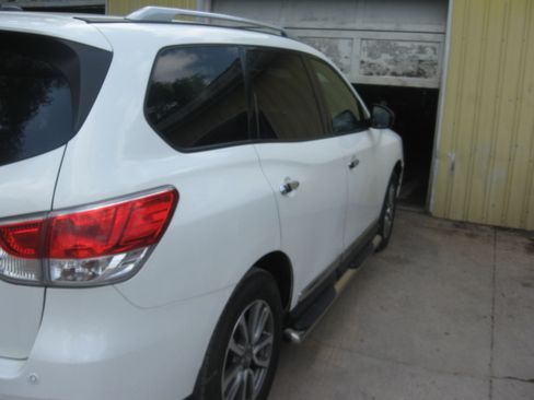 Used 2013 Nissan Pathfinder 4WD image 4