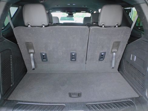 Used 2025 Chevrolet Tahoe 4WD LT image 23