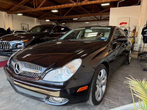 Used 2009 Mercedes-Benz CLS 550 w/ Premium Package image 8