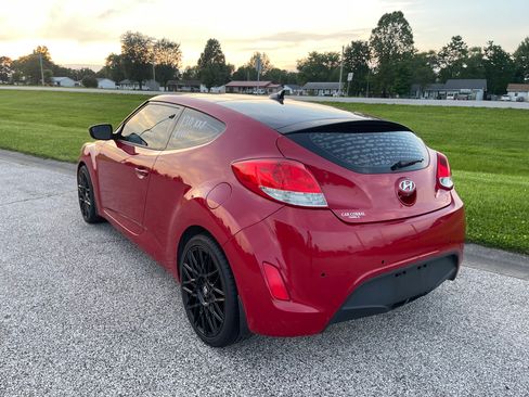 Used 2015 Hyundai Veloster image 3