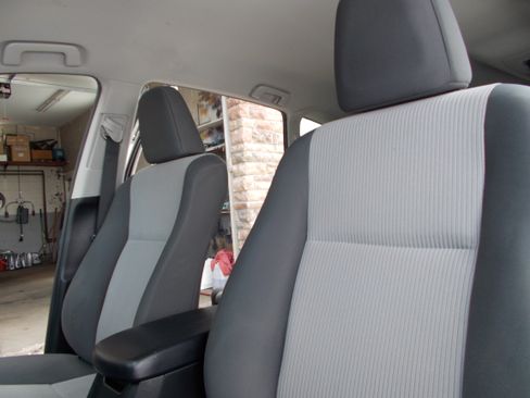 Used 2013 Toyota RAV4 AWD LE image 17