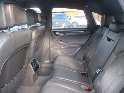 Used 2019 Porsche Macan Sport Utility 4D AWD/4WD image 12