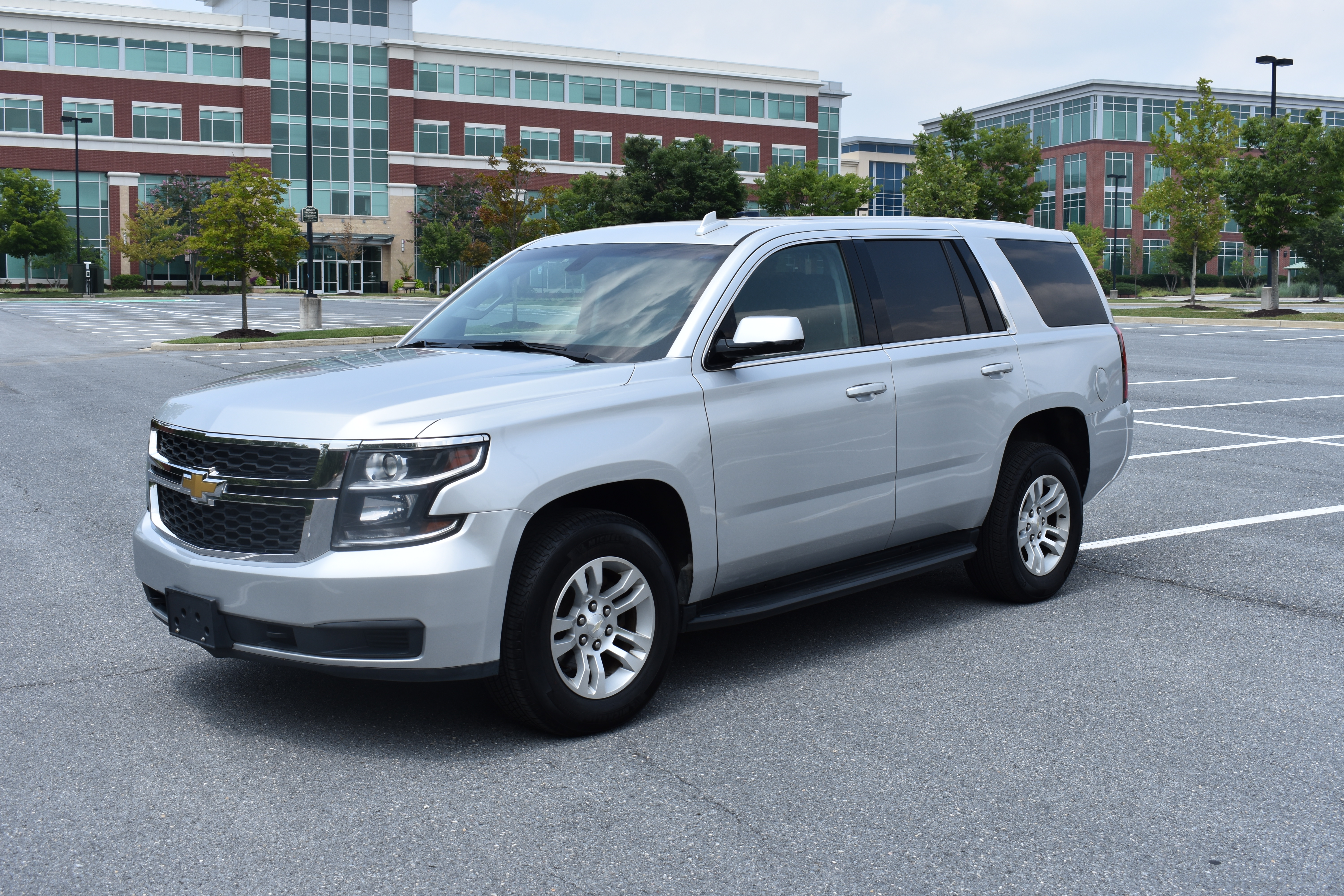 Used 2019 Chevrolet Tahoe 4WD image 3