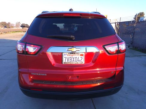 Used 2017 Chevrolet Traverse LT image 6