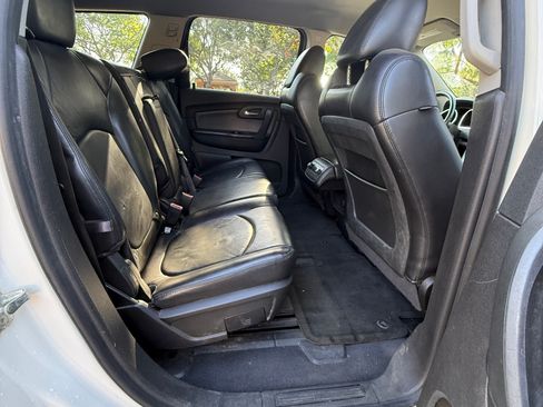 Used 2012 Chevrolet Traverse FWD LT w/ 2LT image 8