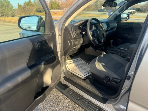 Used 2021 Toyota Tacoma SR5 image 11