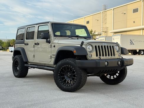 Used 2018 Jeep Wrangler Unlimited Sport S AWD/4WD image 3