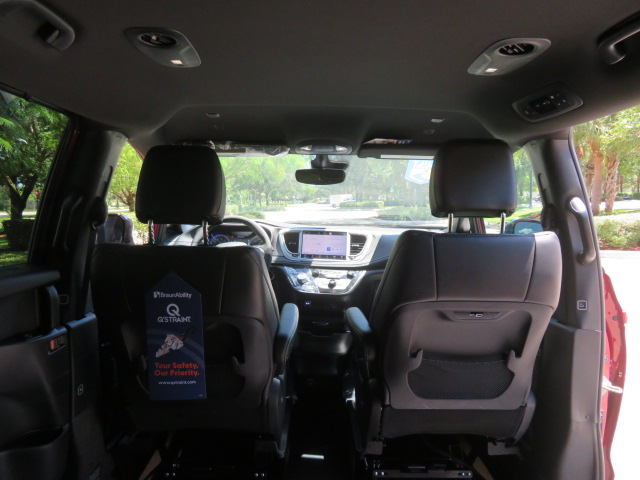 Used 2027 Chrysler Pacifica Select FWD image 24