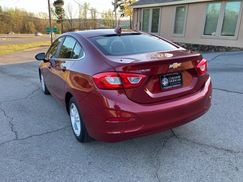 Used 2018 Chevrolet Cruze LT image 5