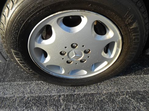 Used 1994 Mercedes-Benz E 320 image 12