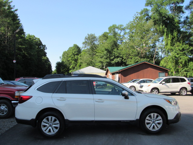 Used 2015 Subaru Outback 2.5i Premium AWD/4WD image 9