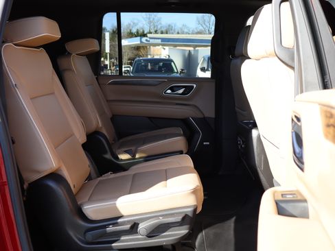 Used 2021 Chevrolet Suburban Premier image 17