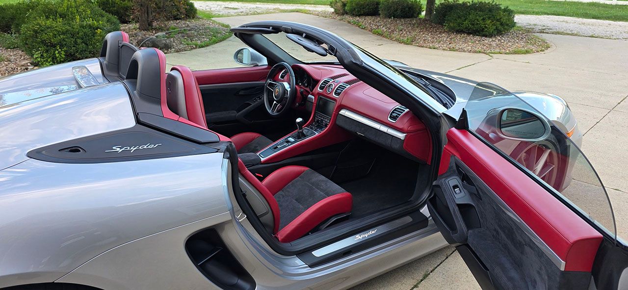 Used 2016 Porsche Boxster Spyder RWD image 49