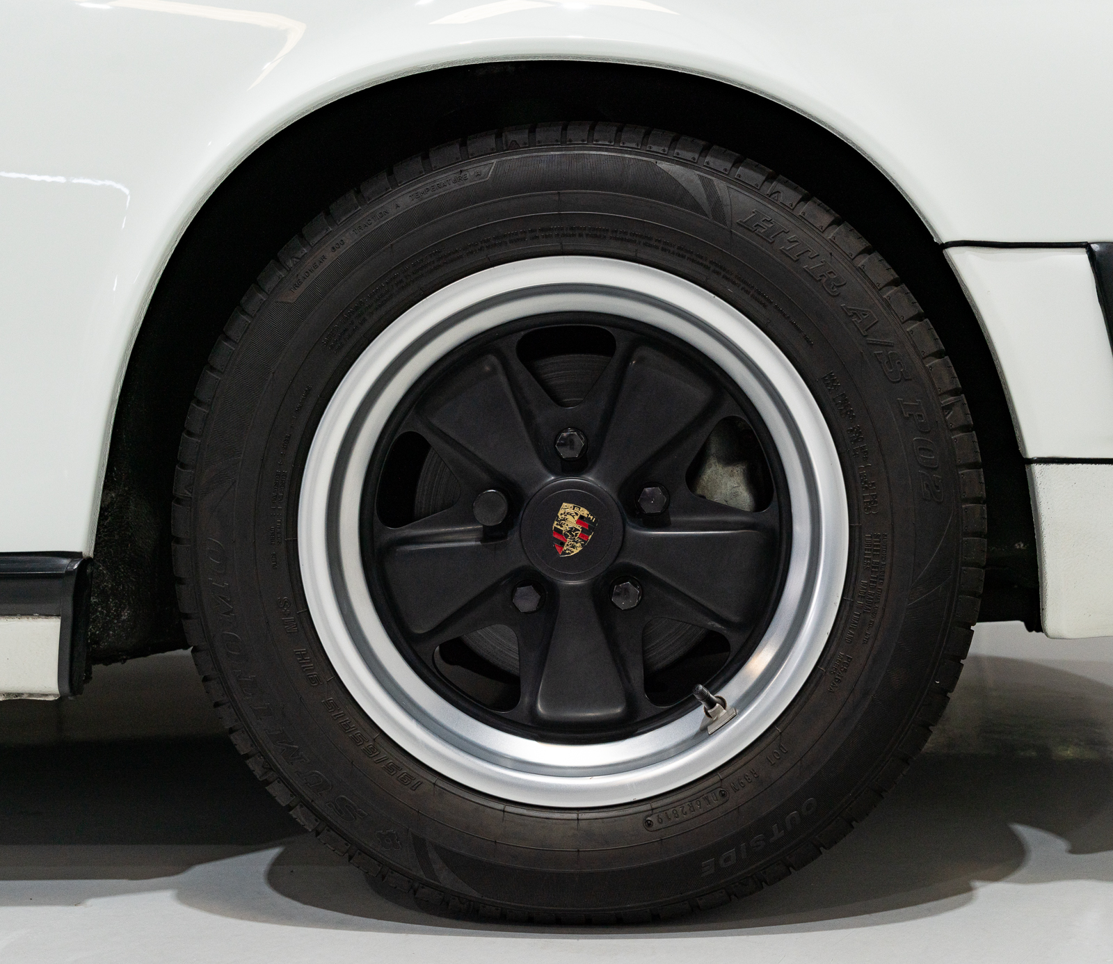 Used 1987 Porsche 911 Carrera Coupe RWD image 18
