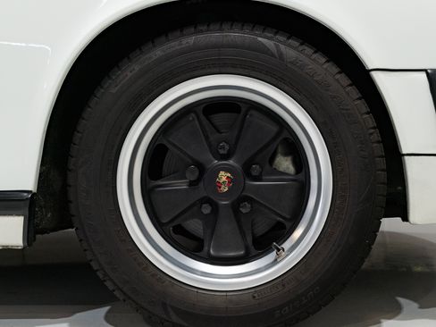 Used 1987 Porsche 911 Carrera Coupe RWD image 18