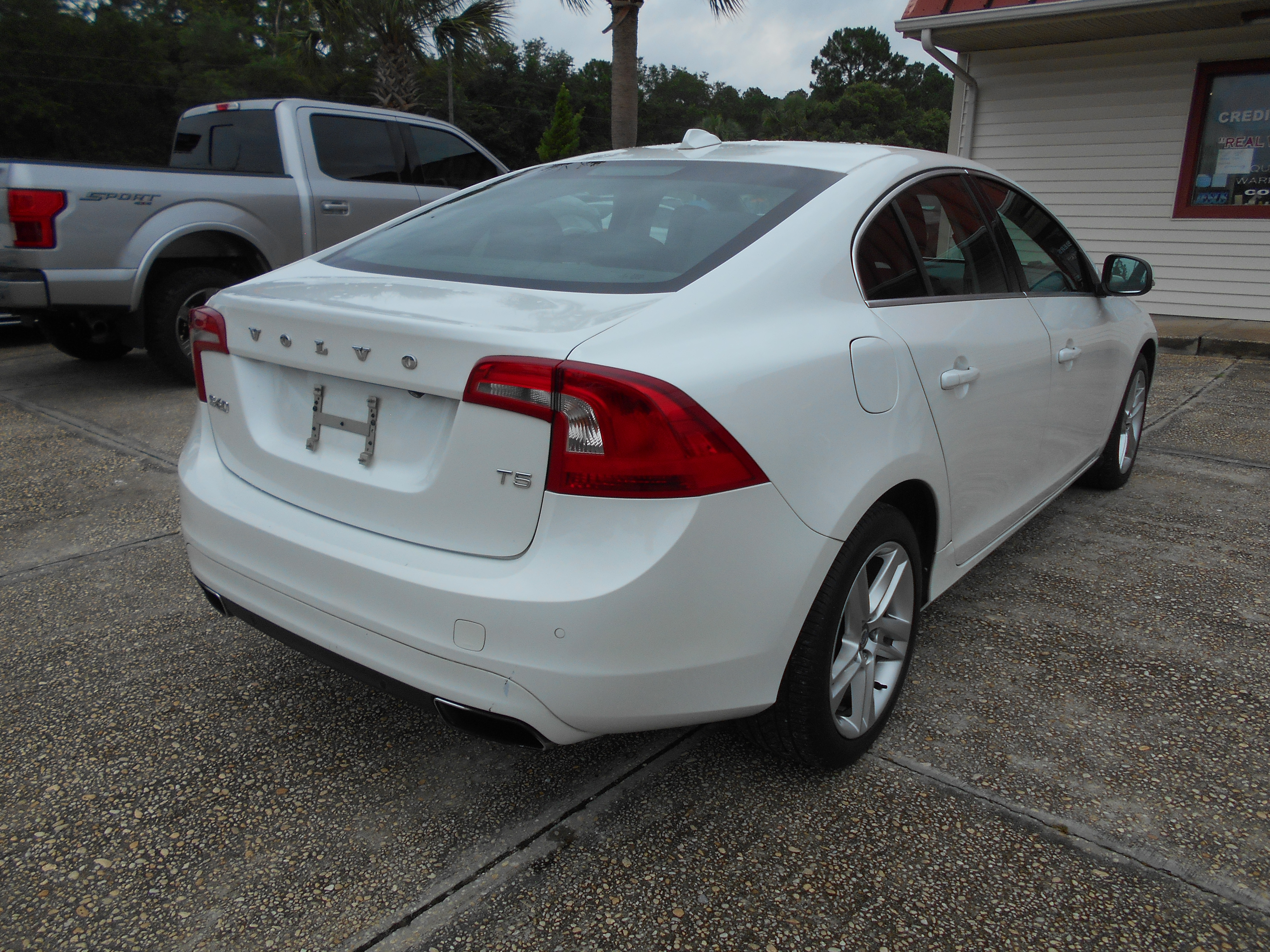 Used 2015 Volvo S60 T5 Platinum FWD image 5