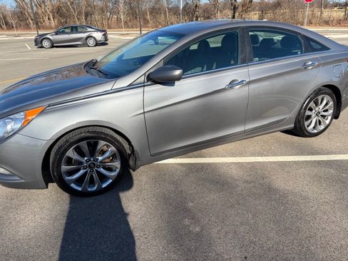 Used 2013 Hyundai Sonata SE image 2