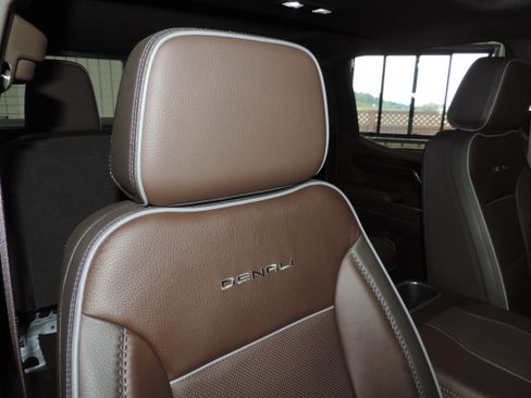 Used 2025 GMC Sierra 1500 4x4 Crew Cab Denali image 32
