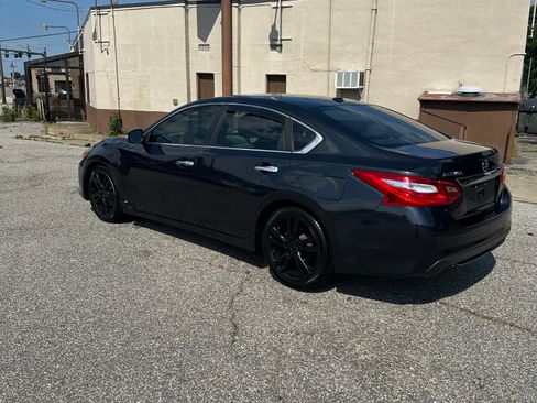 Used 2016 Nissan Altima Sedan w/ Navigation Pkg FWD image 3