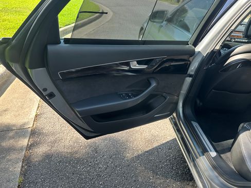 Used 2012 Audi A8 L 4.2 image 17