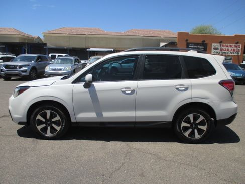 Used 2018 Subaru Forester 2.5i Premium AWD/4WD image 2