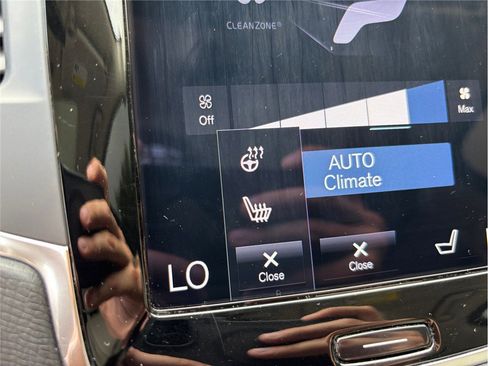 Used 2021 Volvo XC90 T6 Momentum image 33