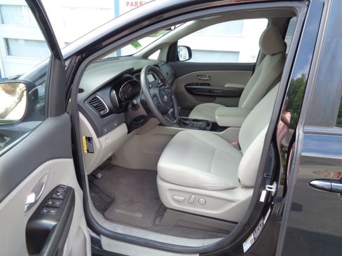 Used 2016 Kia Sedona LX FWD image 4
