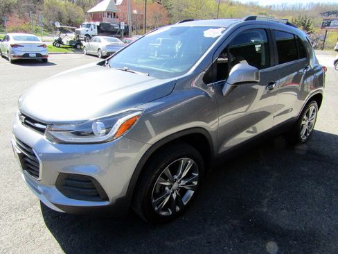 Used 2020 Chevrolet Trax AWD LT w/ 1LT image 4