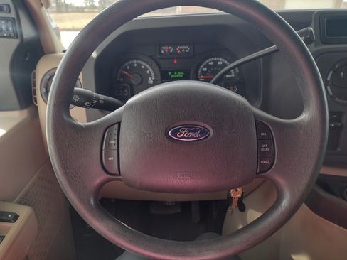 Used 2011 Ford E-450 and Econoline 450 image 15