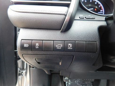Used 2019 Toyota Camry SE FWD image 10