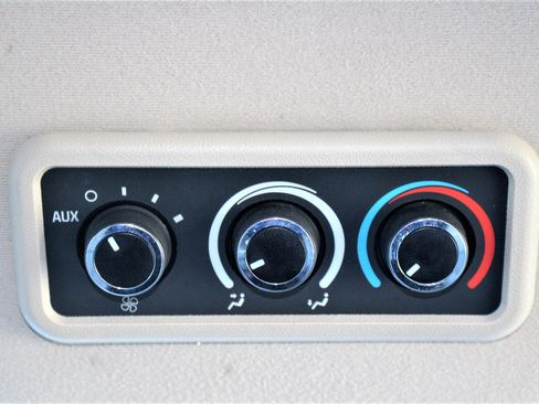 Used 2019 Chevrolet Express 3500 LT image 35