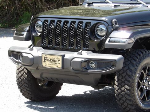 Used 2022 Jeep Gladiator Sport AWD/4WD image 11