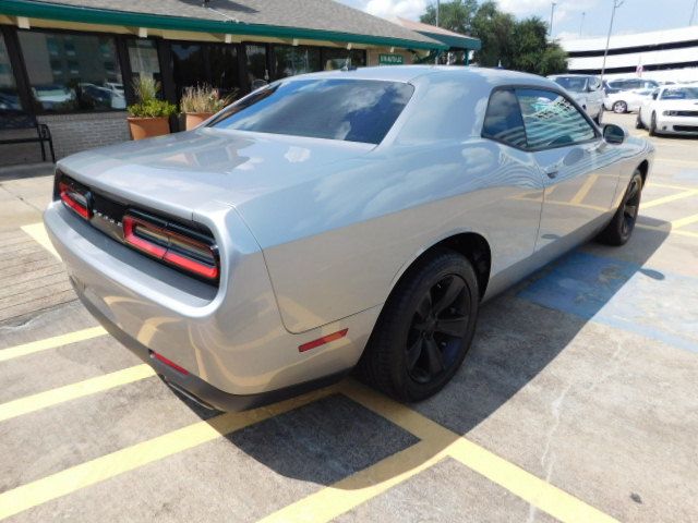 Used 2015 Dodge Challenger SXT RWD image 8