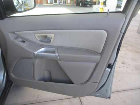 Used 2005 Volvo XC90 2.5T image 16