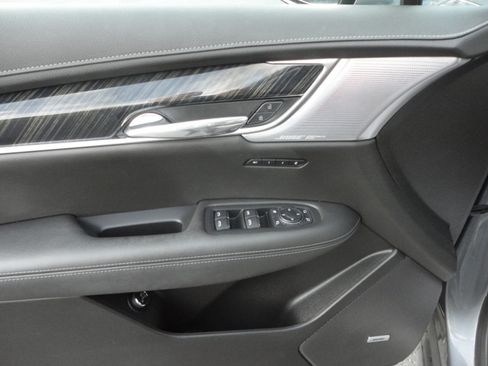 Used 2022 Cadillac XT6 AWD Premium Luxury image 19