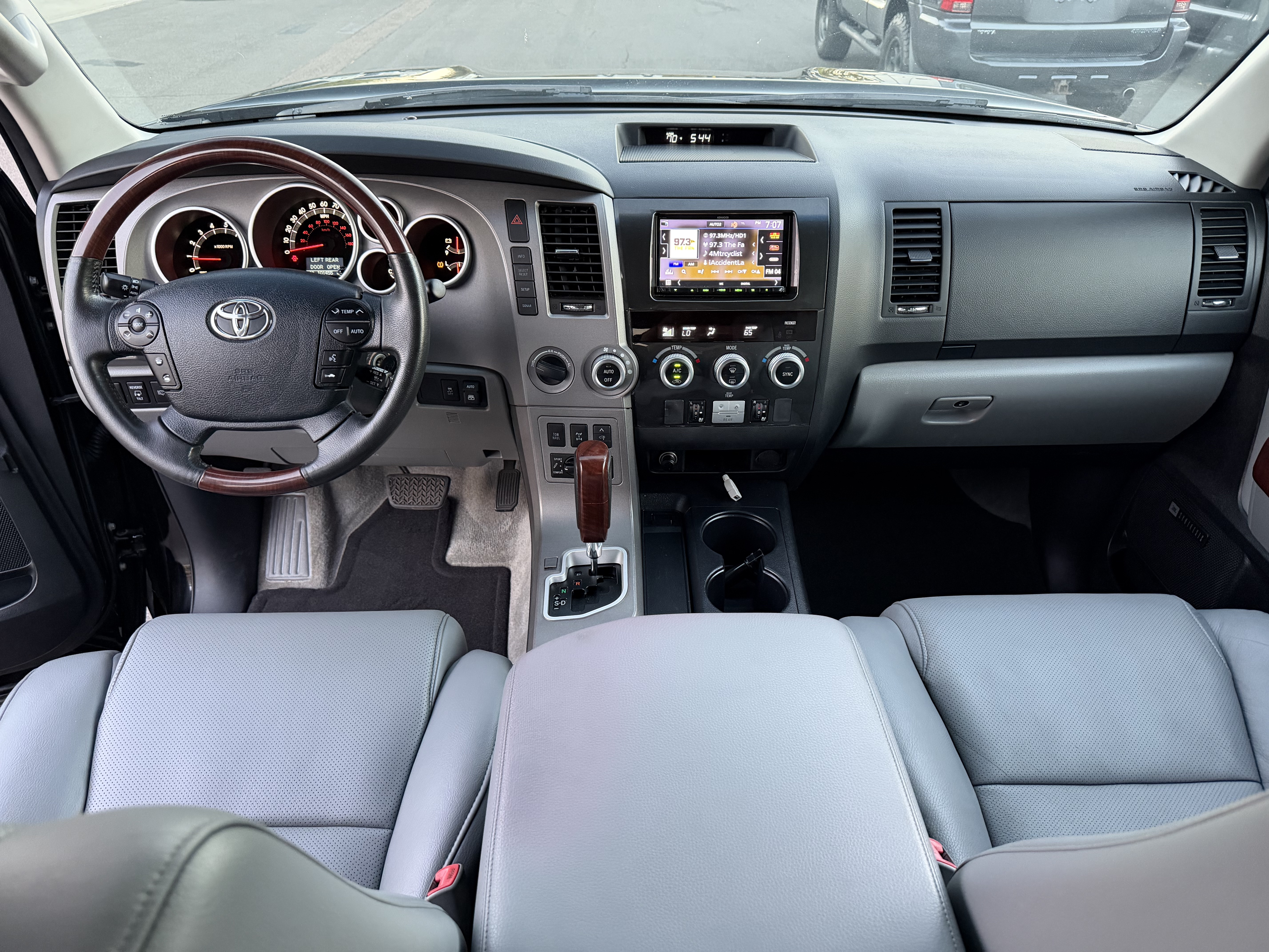 Used 2011 Toyota Sequoia Platinum AWD/4WD image 35