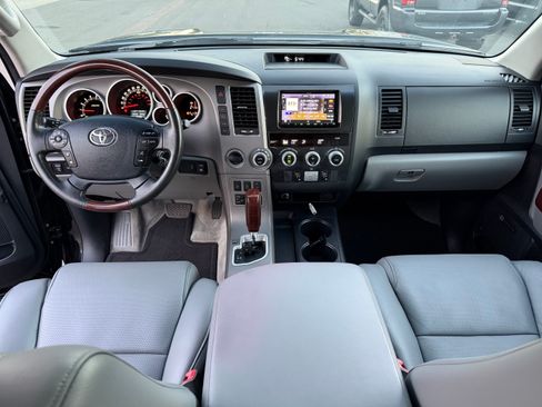 Used 2011 Toyota Sequoia 4WD Platinum image 35